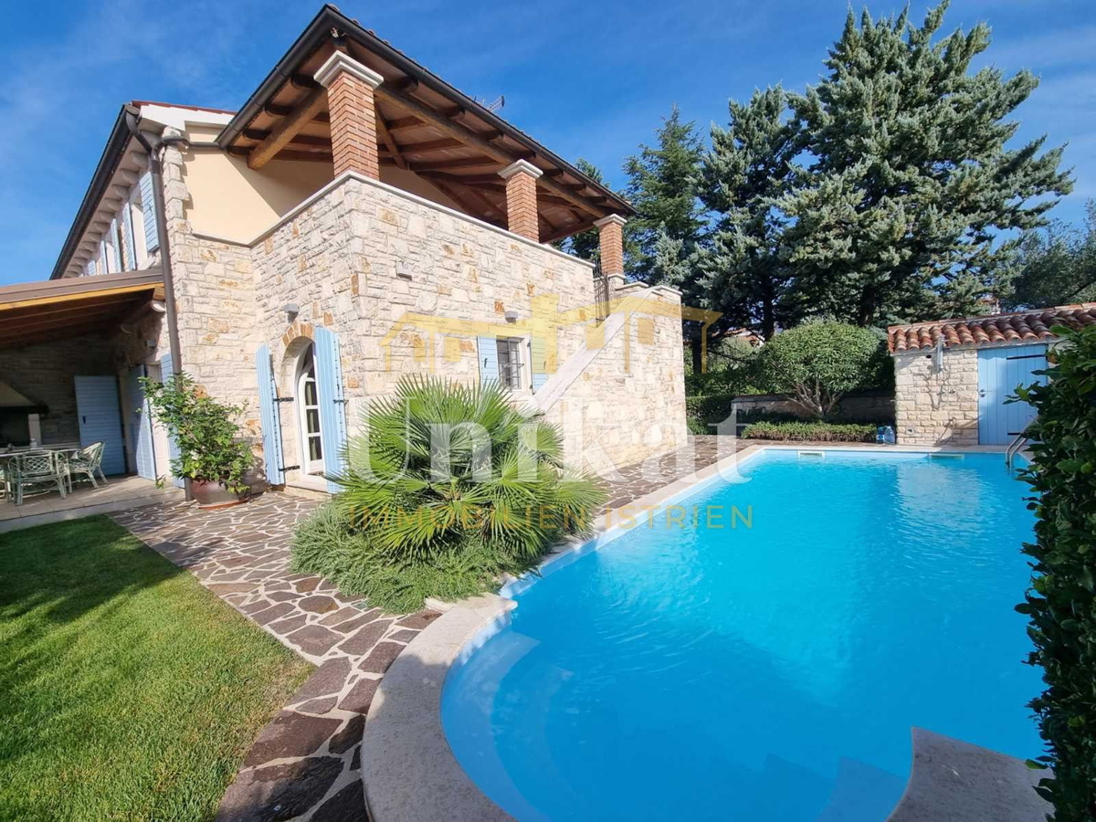 Dvojna hiša v istrskem slogu